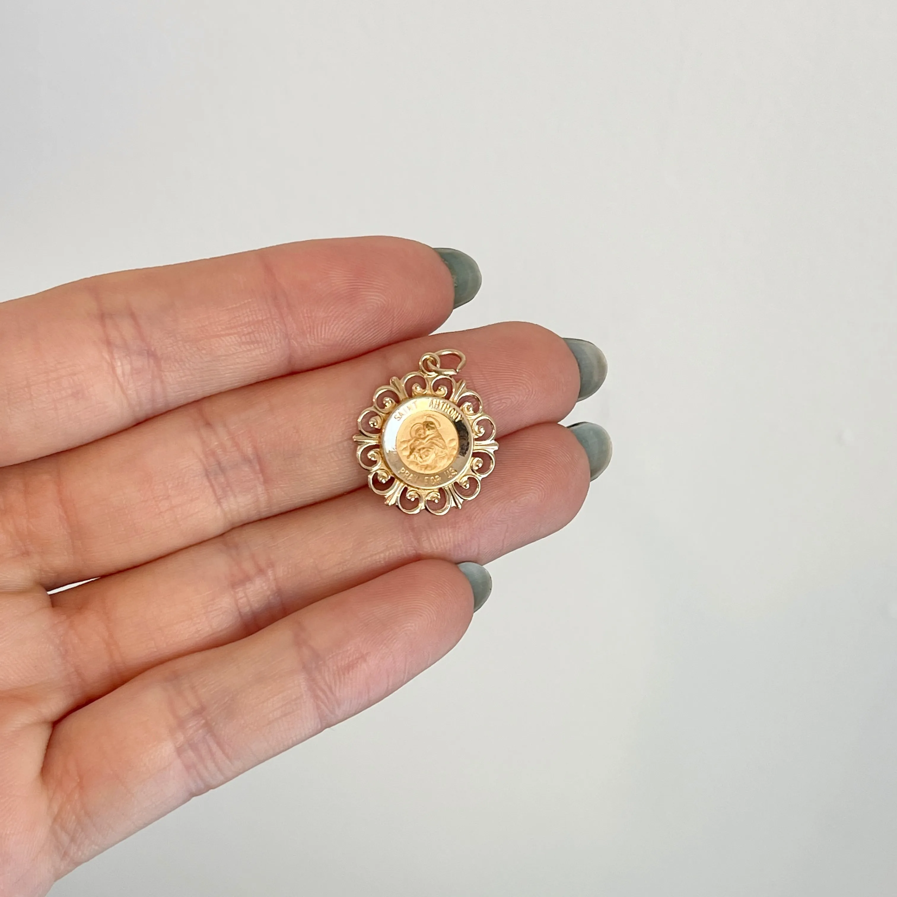 14KT Yellow Gold Detailed Saint Anthony Medal Pendant
