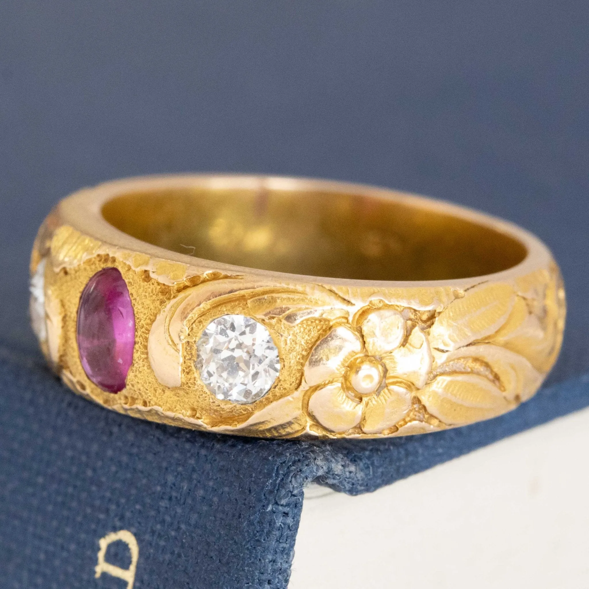 .85ctw Antique Cabochon Sapphire & Diamond Engraved Band