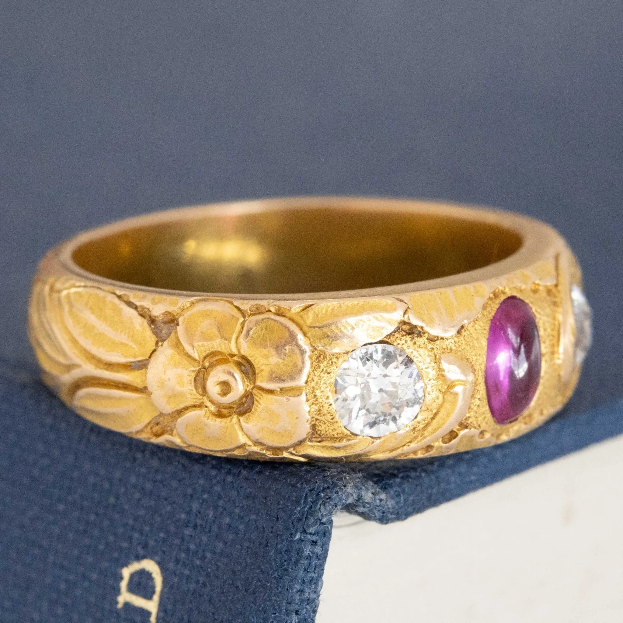 .85ctw Antique Cabochon Sapphire & Diamond Engraved Band