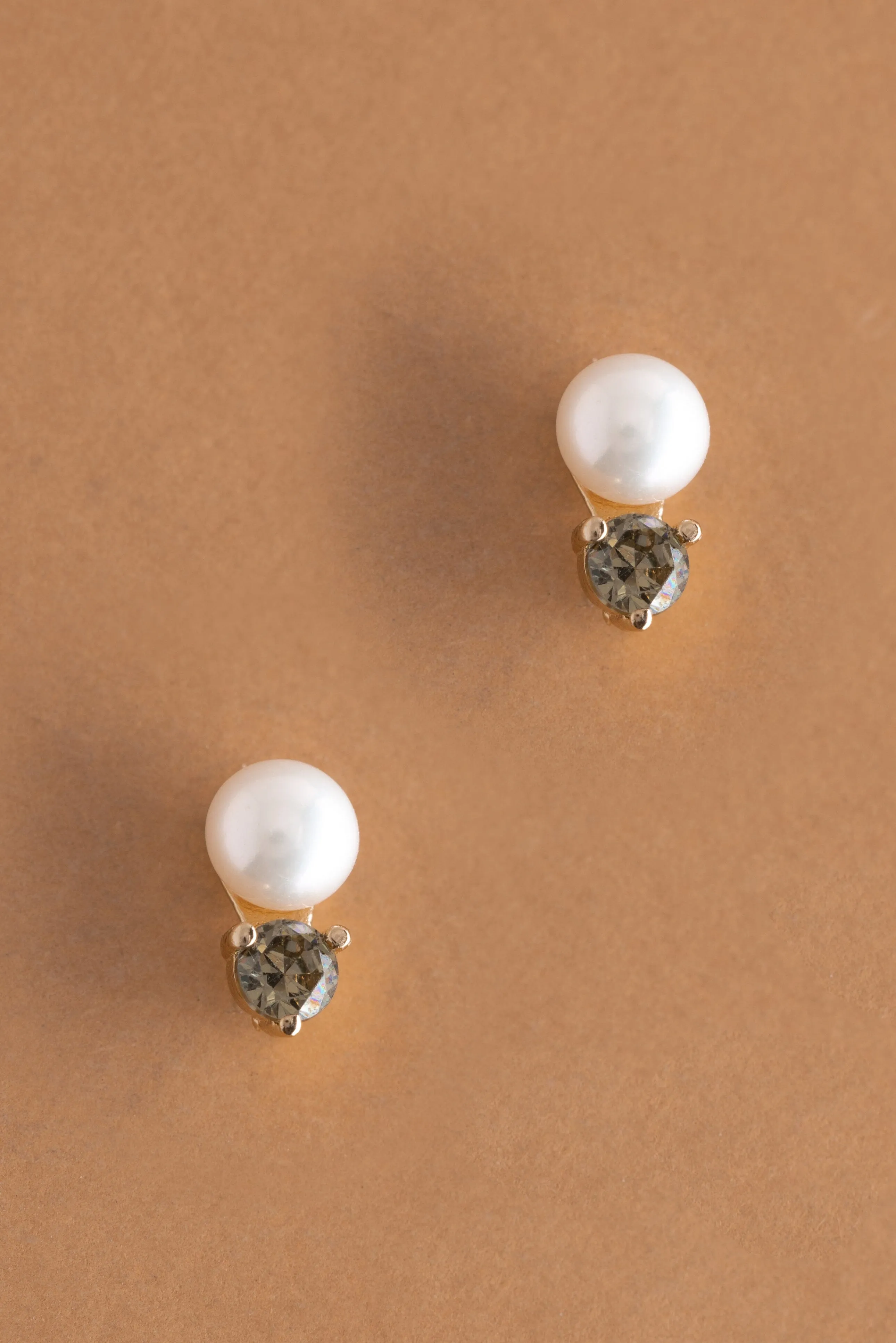 August Pearl Peridot Stud Earrings