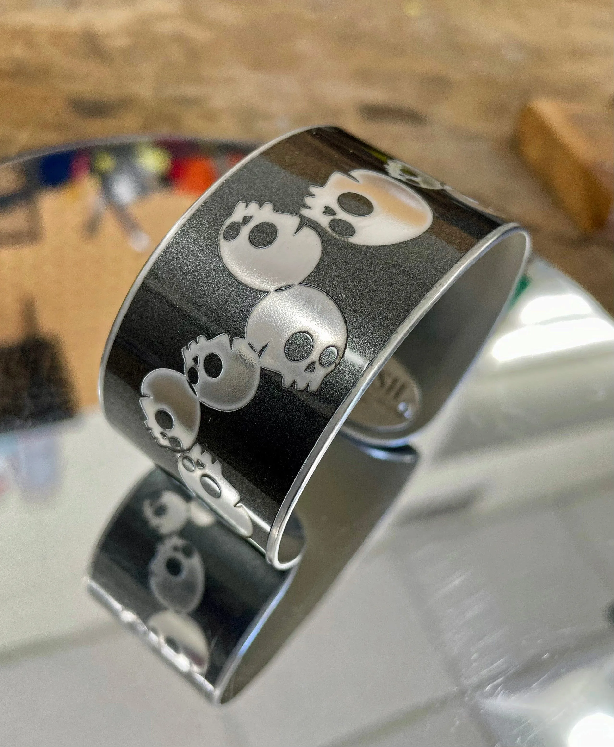 California F149 Skull Cuff