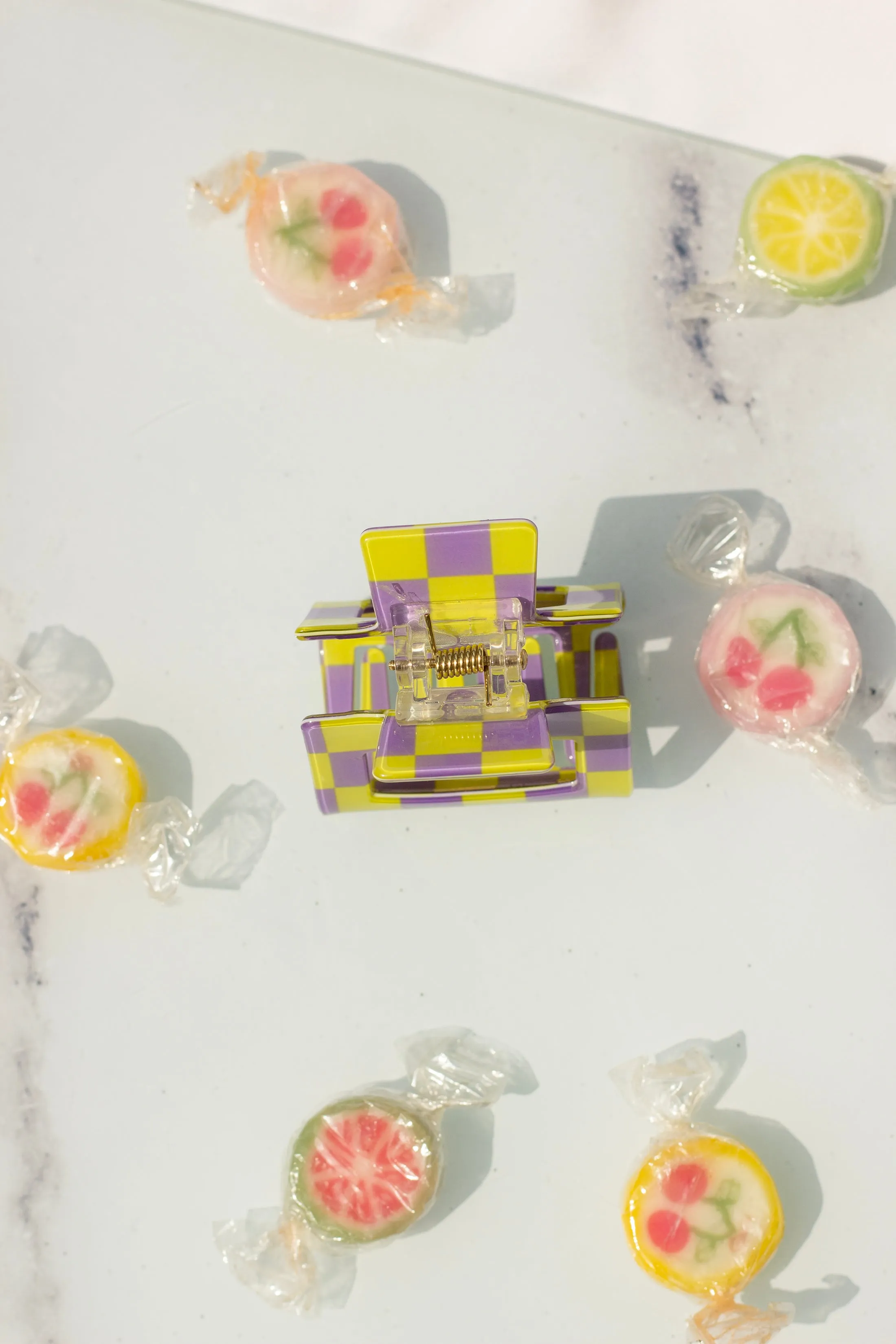 Checkerboard Print Cut Out Rectangle Claw Hair Clip