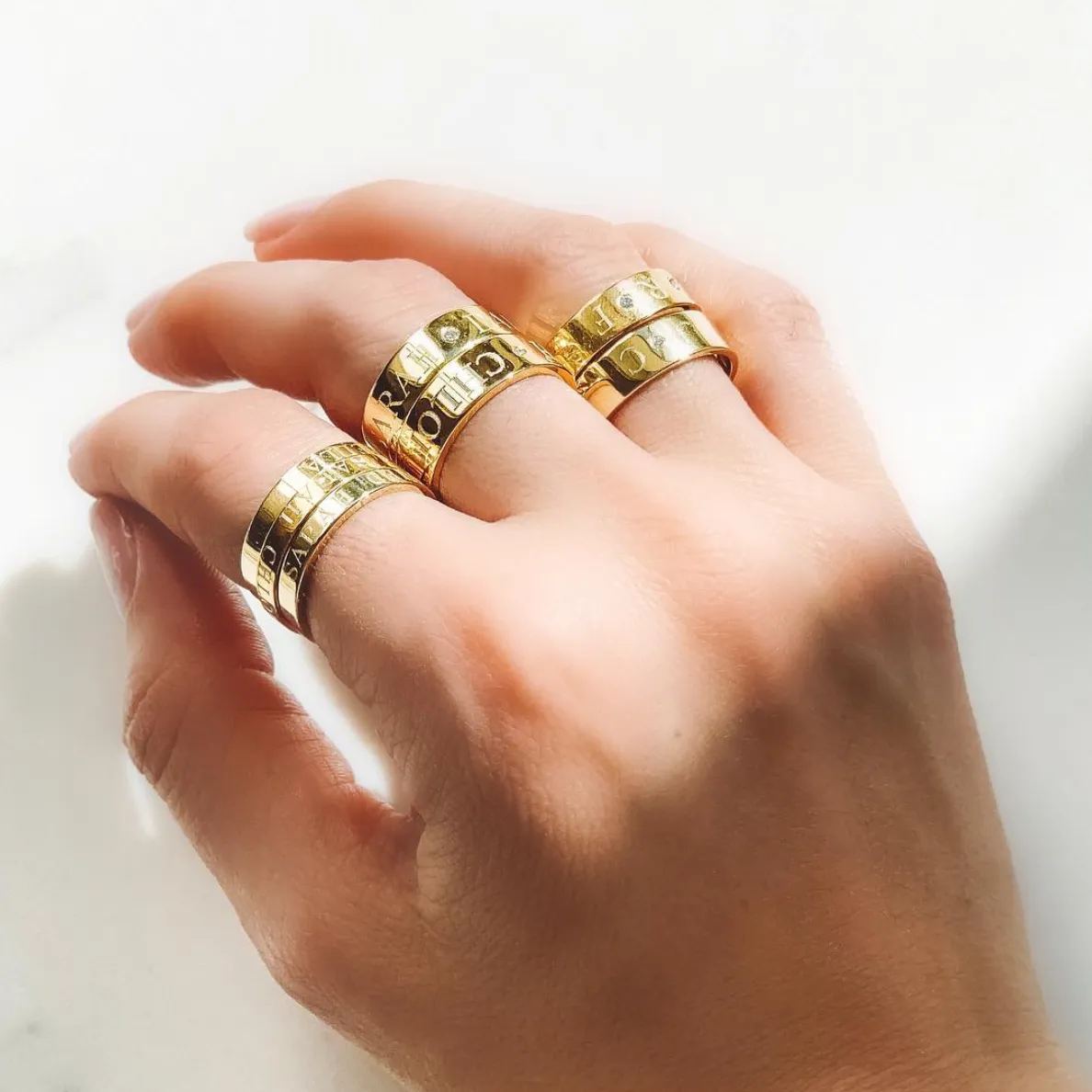 CIELA DIAMOND-DUO INITIAL RING BAND