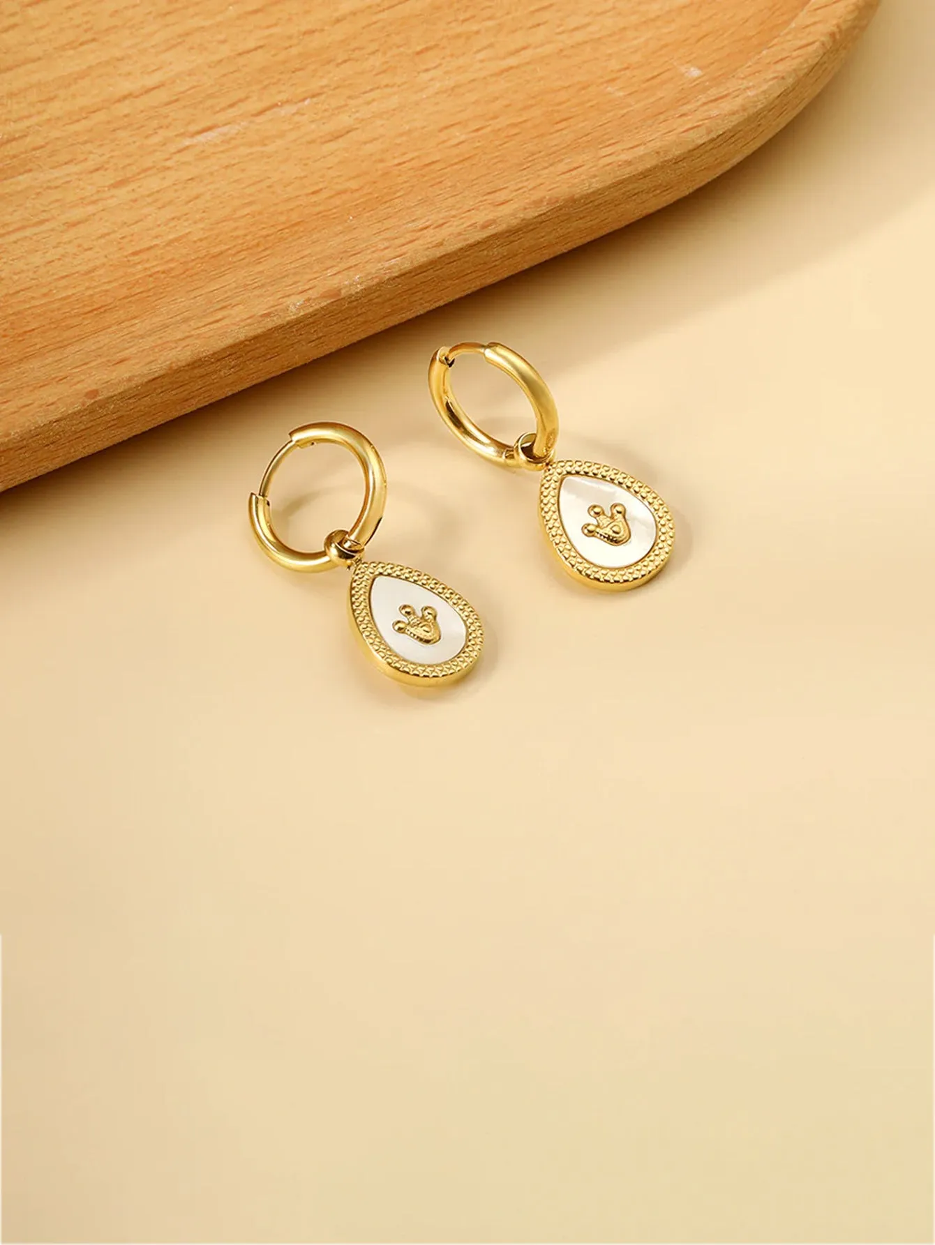 Crown Engraved Droplet Design Drop Earrings - FD ⚡
