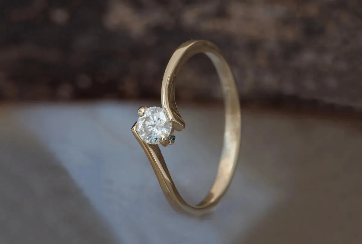 Diamond Engagement Ring-Solitaire ring- 14K Yellow Gold-Small womens ring-Wedding Jewelry-Promise ring-Wedding&engagement-Bridal Jeweler