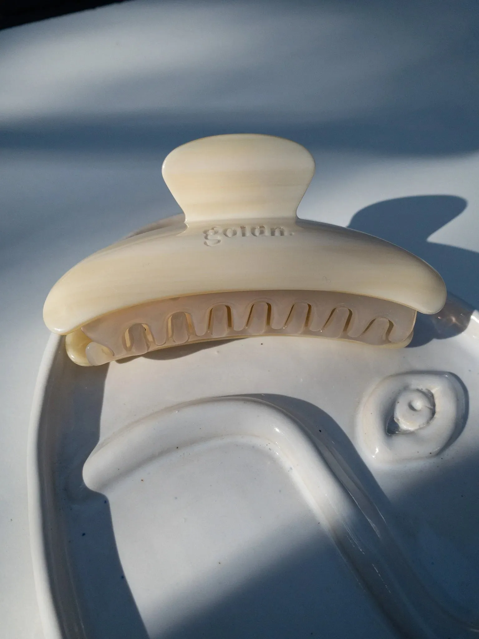 Goldn. Arch Hair Clip - Cream