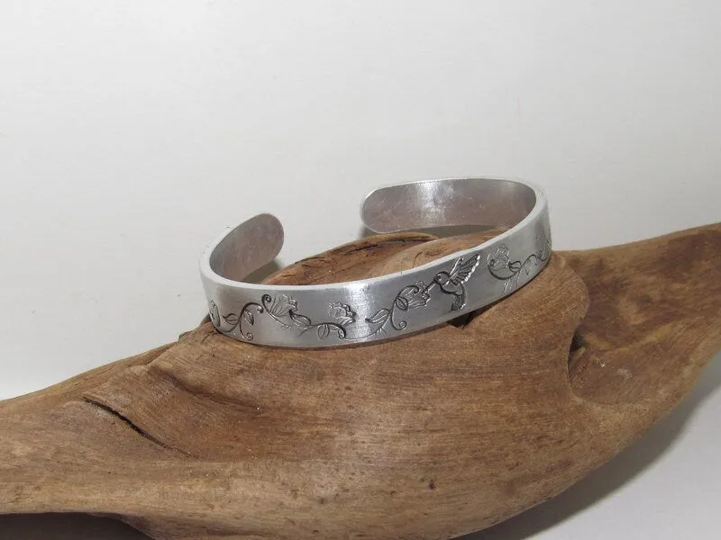 humming bird bracelet, stamped jewelry, personalized jewelry, brides maids gifts, nature flower jewelry