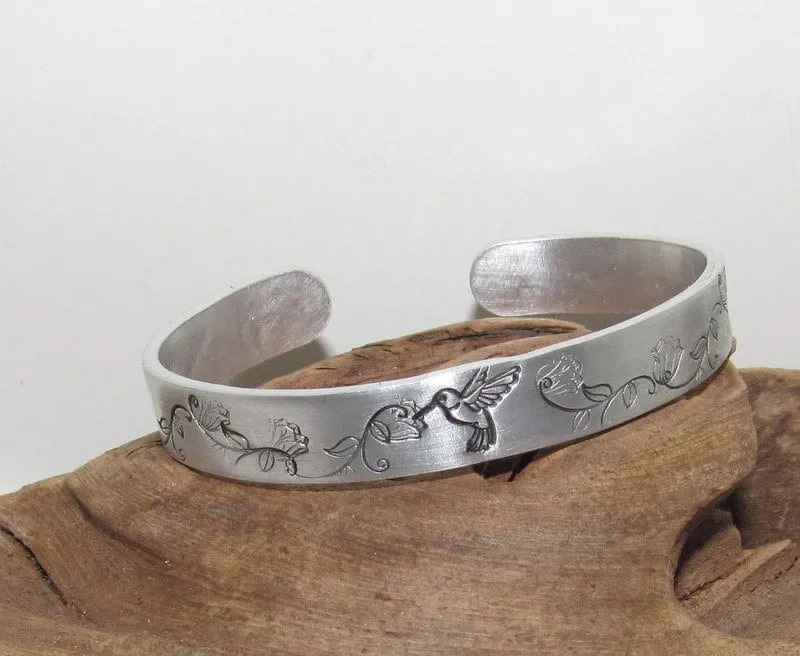 humming bird bracelet, stamped jewelry, personalized jewelry, brides maids gifts, nature flower jewelry