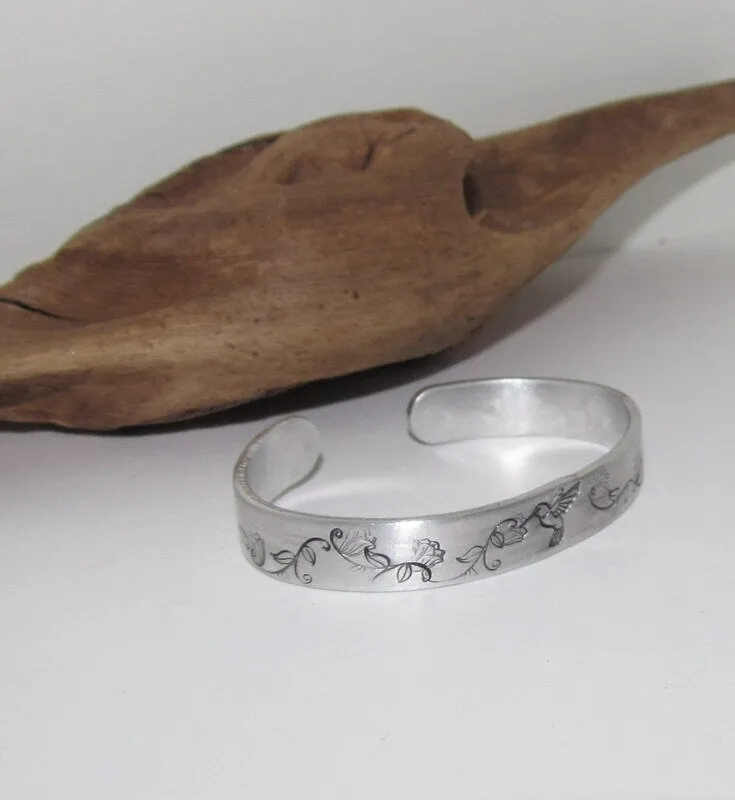 humming bird bracelet, stamped jewelry, personalized jewelry, brides maids gifts, nature flower jewelry