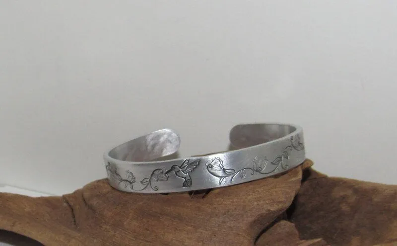 humming bird bracelet, stamped jewelry, personalized jewelry, brides maids gifts, nature flower jewelry