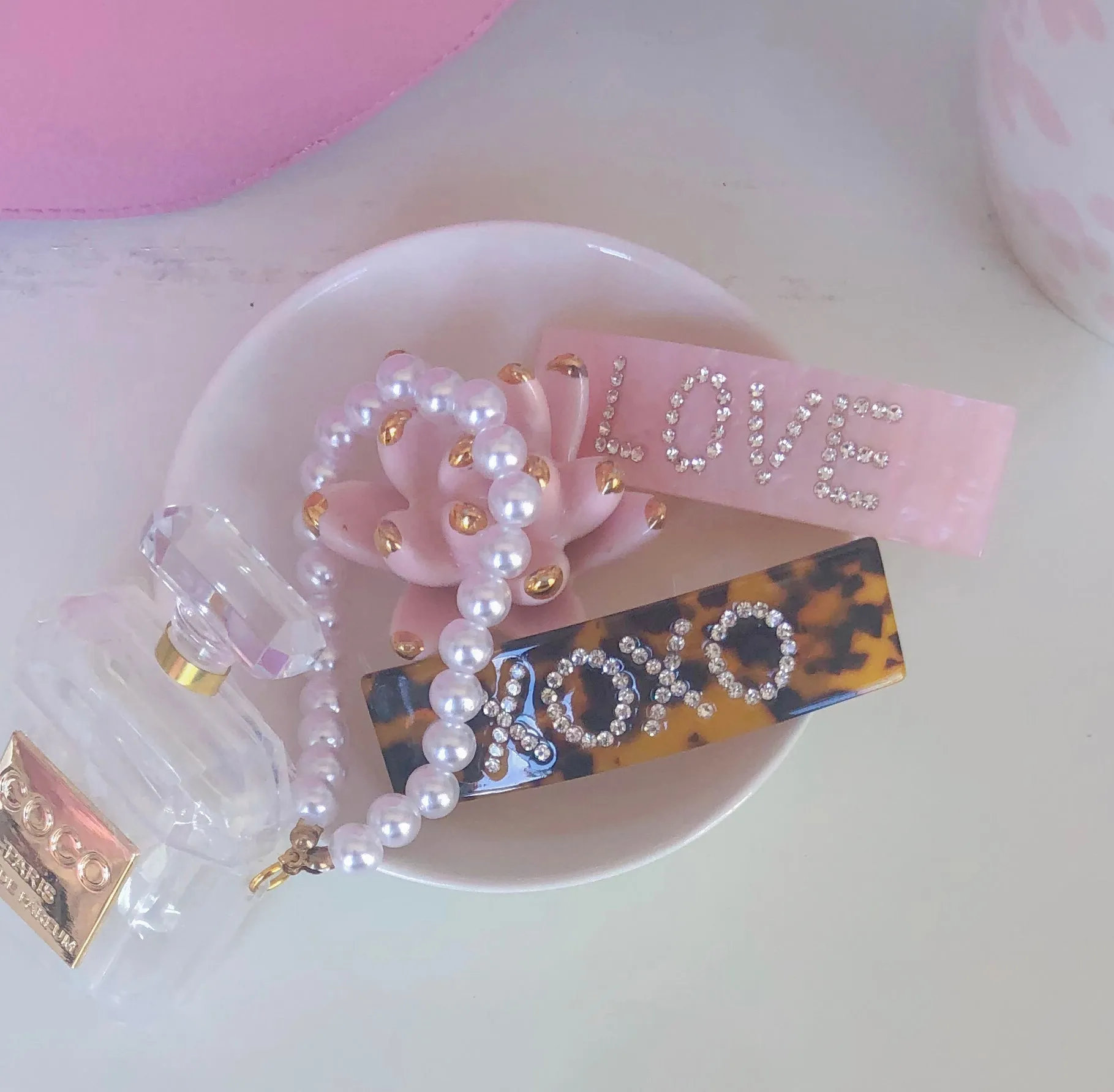 LOVE   XOXO HAIR CLIPS