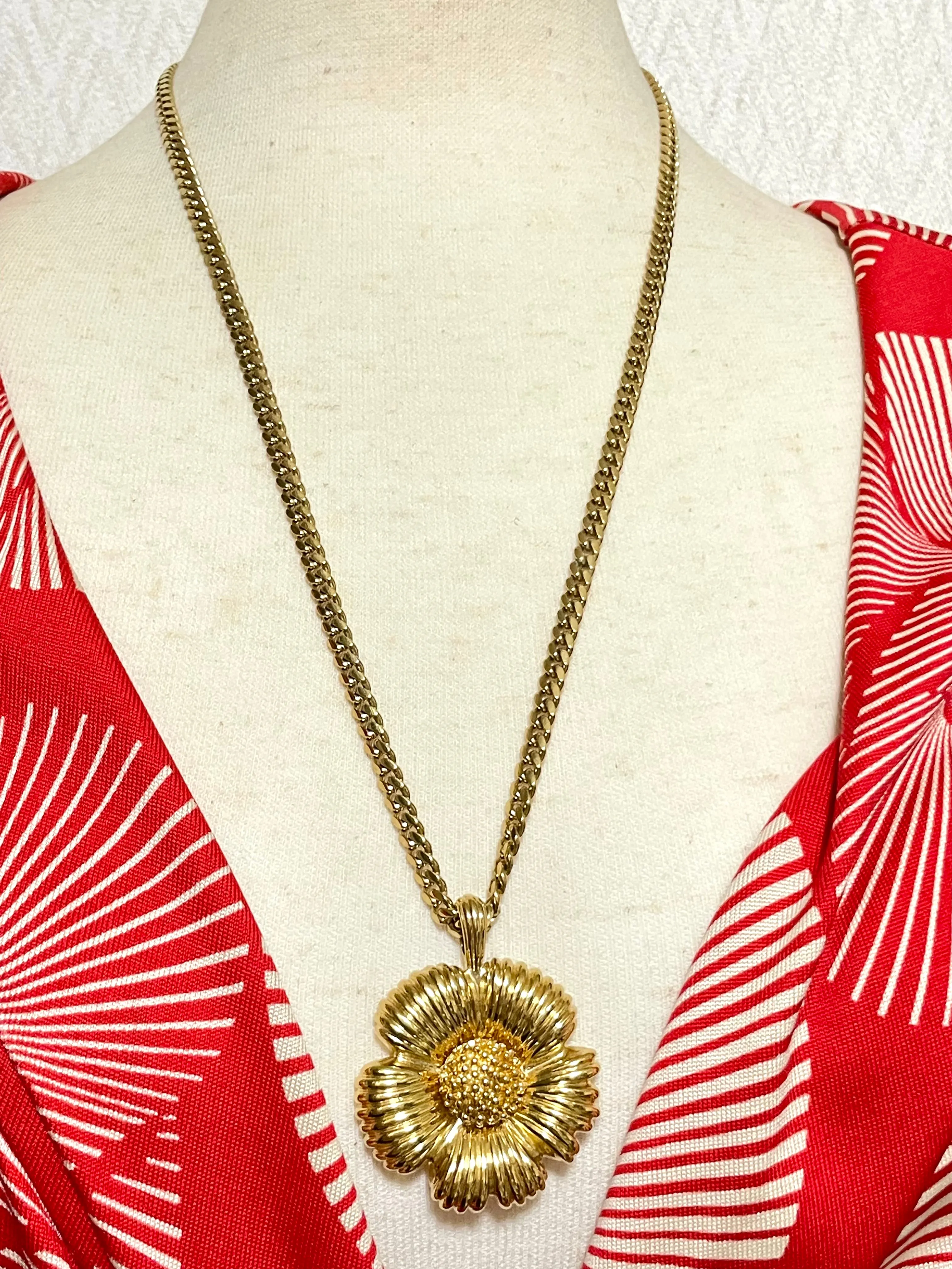 MINT. Vintage NINA RICCI golden chain necklace with big flower pendant top. Sunflower. Beautiful jewelry piece. 0409082