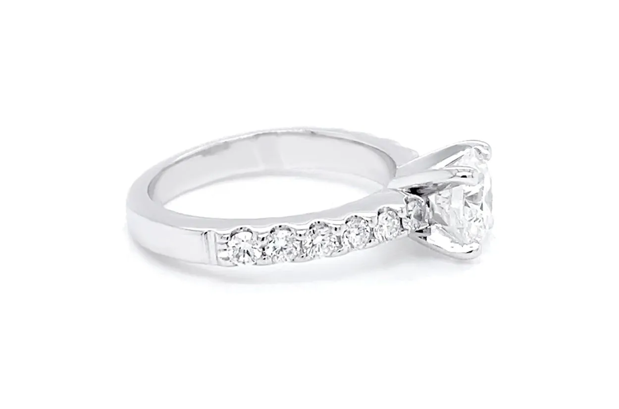 Ring 18kt White Gold Round Center Stone & Diamonds GIA G I1
