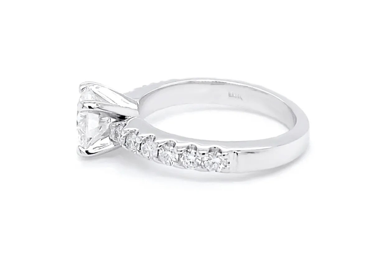 Ring 18kt White Gold Round Center Stone & Diamonds GIA G I1