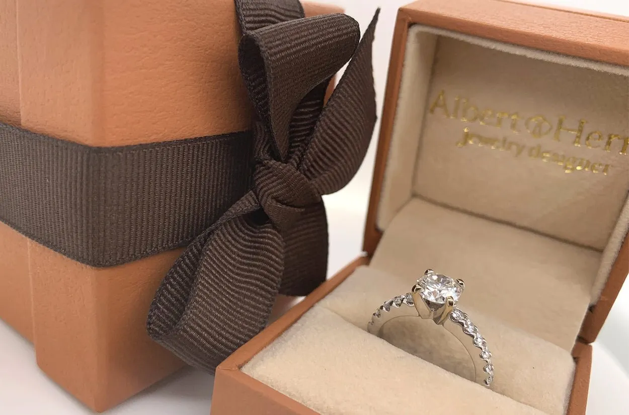 Ring 18kt White Gold Round Center Stone & Diamonds GIA G I1