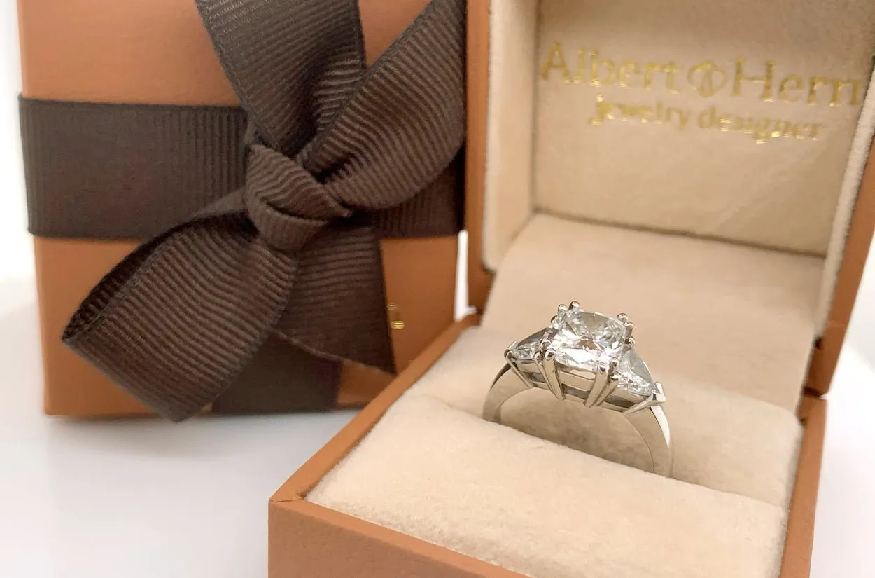 Ring Platinum 2 Trillions & Cushion Diamond 2.01 cts GIA G SI2