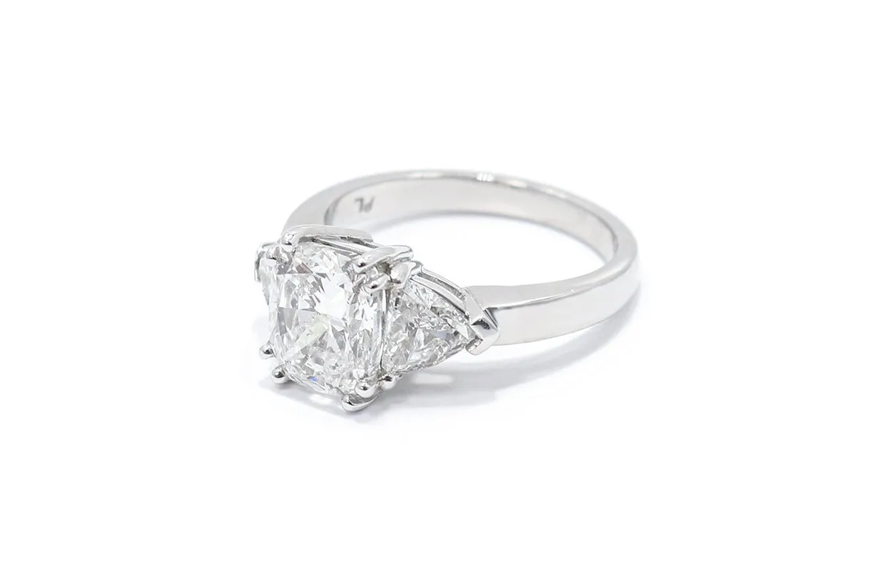 Ring Platinum 2 Trillions & Cushion Diamond 2.01 cts GIA G SI2