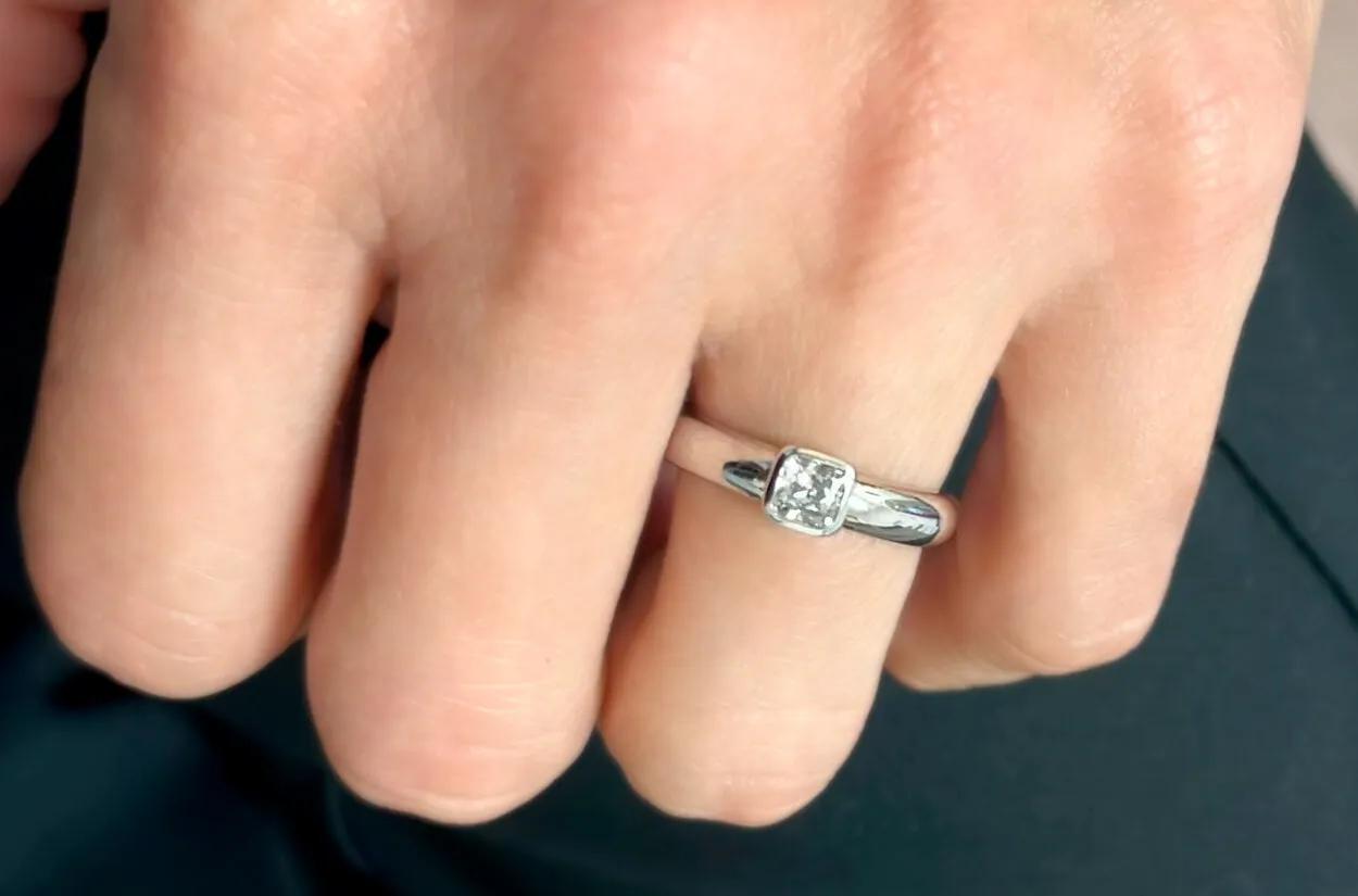 Ring Platinum Solitaire with Cushion Diamond I VS2 0.30 cts
