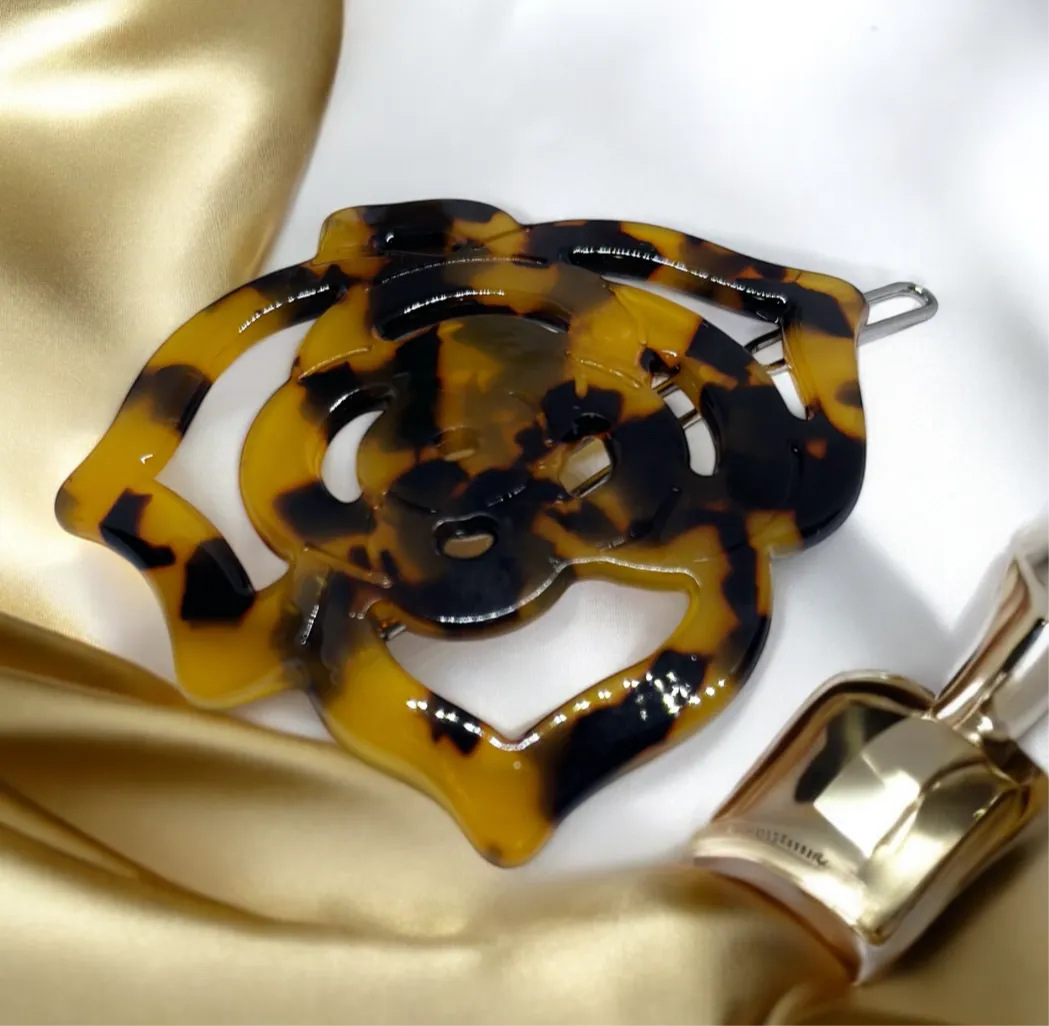 Rose shaped tortoiseshell clip