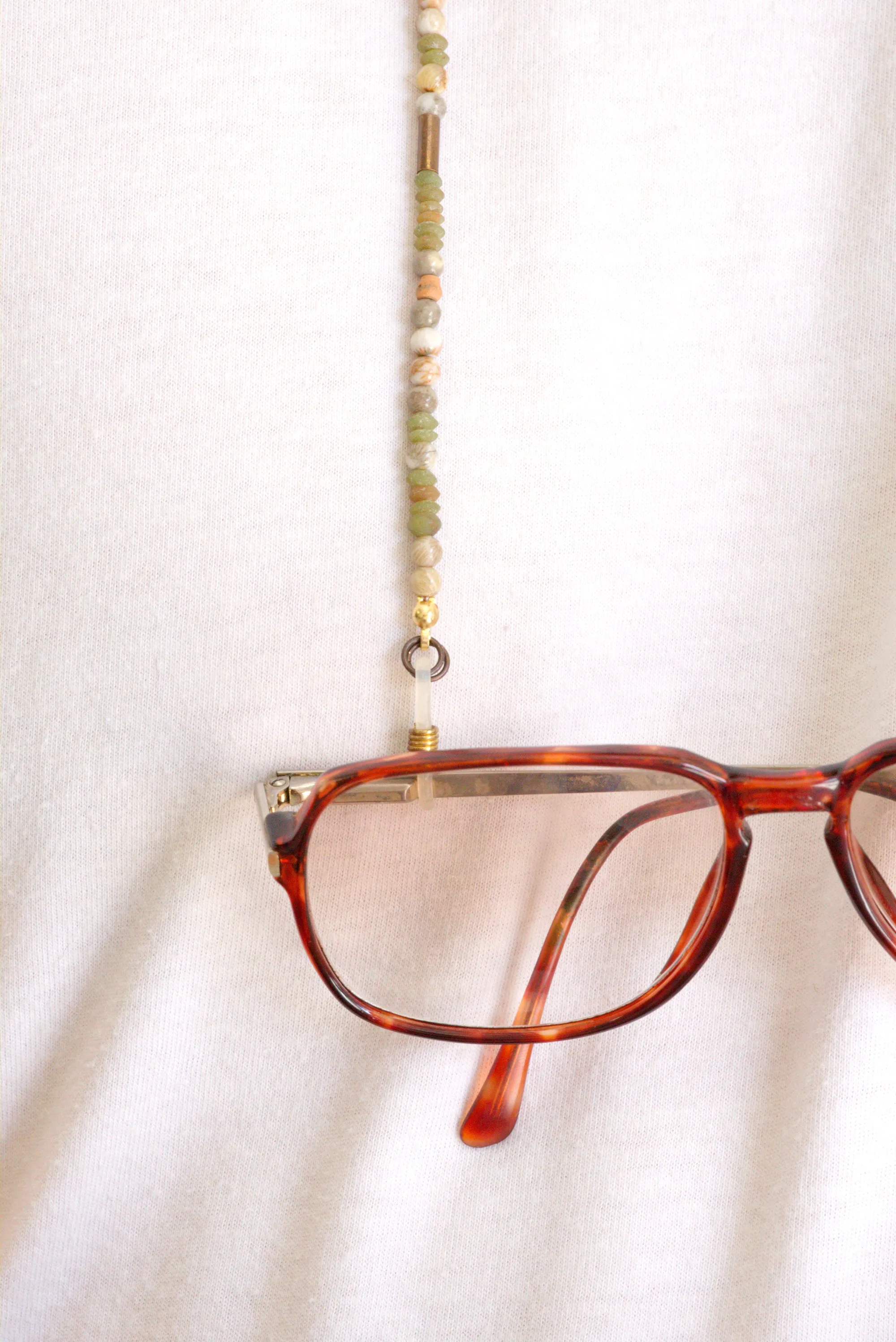 Serpentine and fossilized coral eyeglass chain holder