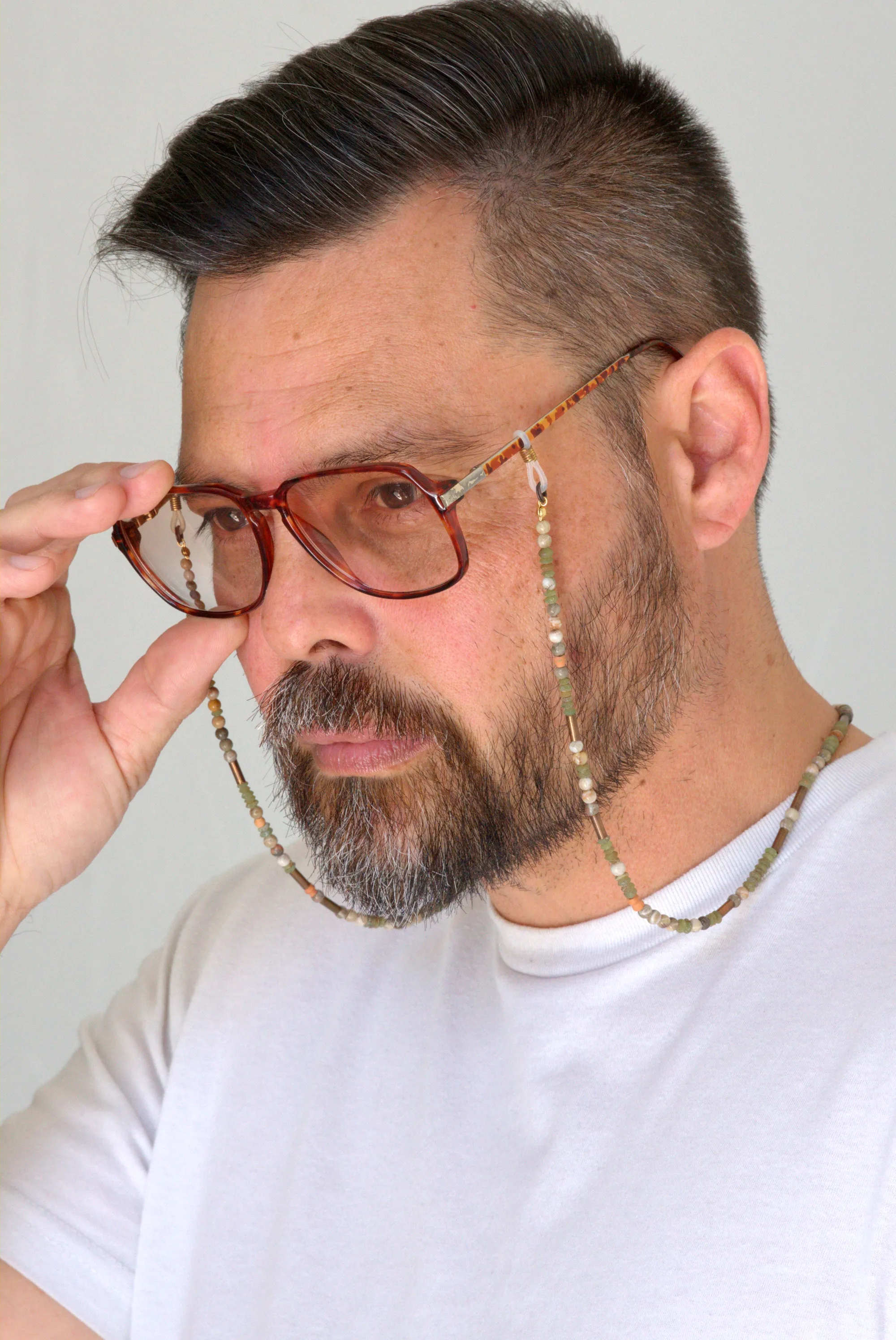 Serpentine and fossilized coral eyeglass chain holder