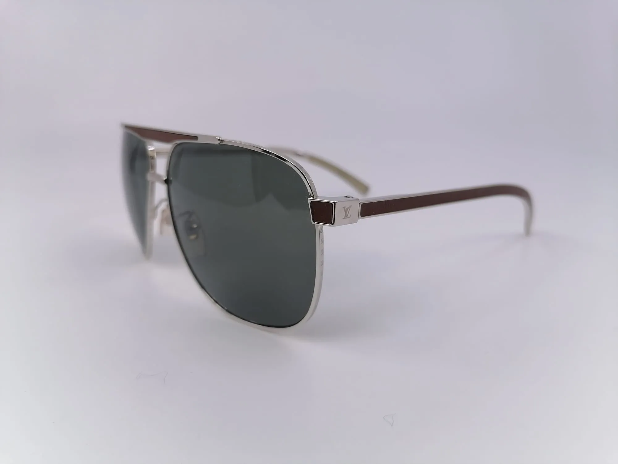 Silver Tone Metal Pilot Persuasion U Sunglasses