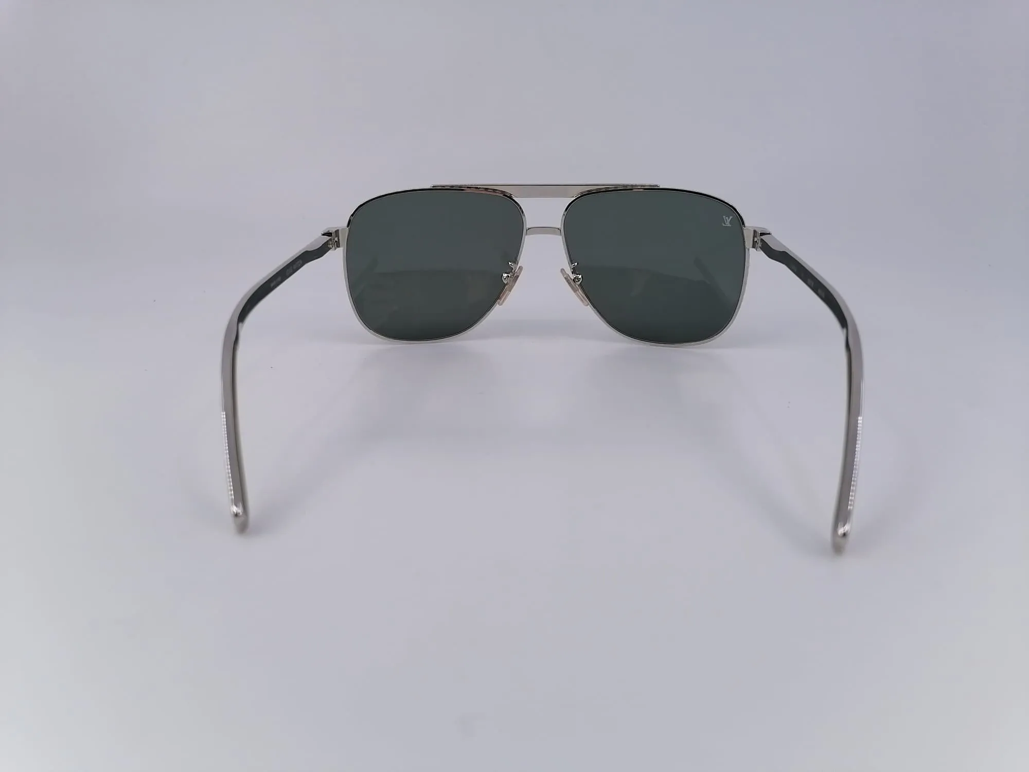 Silver Tone Metal Pilot Persuasion U Sunglasses