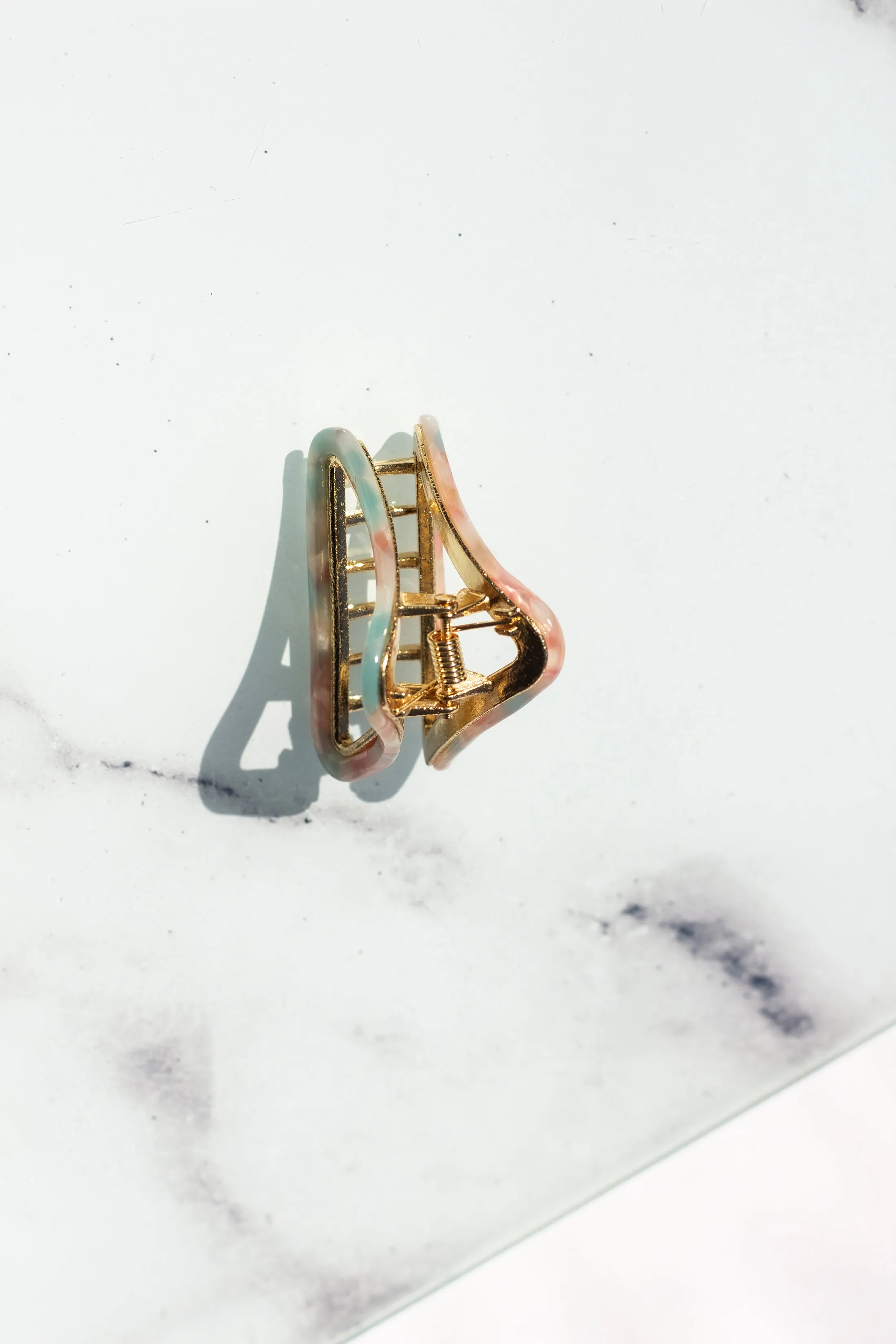 Triangle Outline Claw Hair Clip